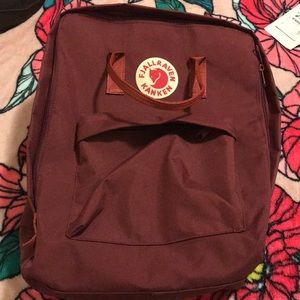 Fjalraven Kanken deep maroon large backpack